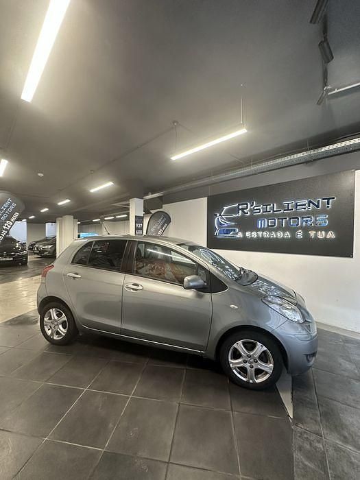 Usado Toyota Yaris 90 HP (66 kW) 2010 Citadino