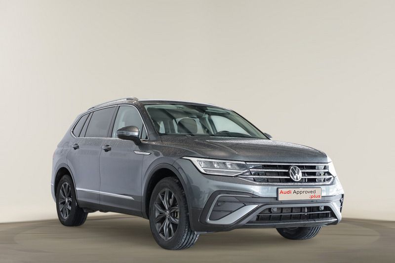 Cinzento Usado 2022 VW Tiguan Allspace Life SUV | € 35.490 - Imagem 1/4