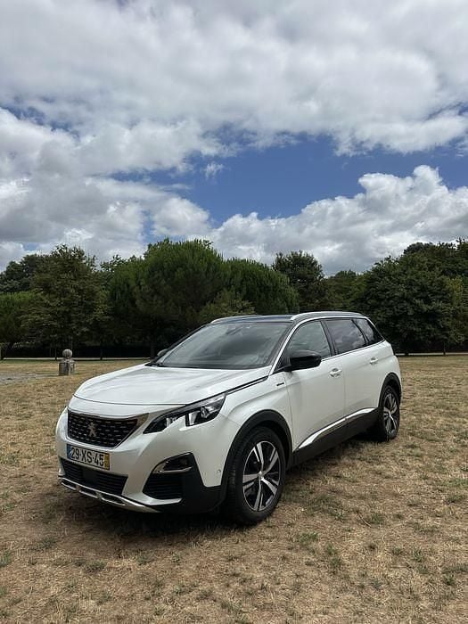 Branco Usado 2019 Peugeot 5008 GT-line Monovolume | € 24.450 (Preço justo) - Imagem 1/4