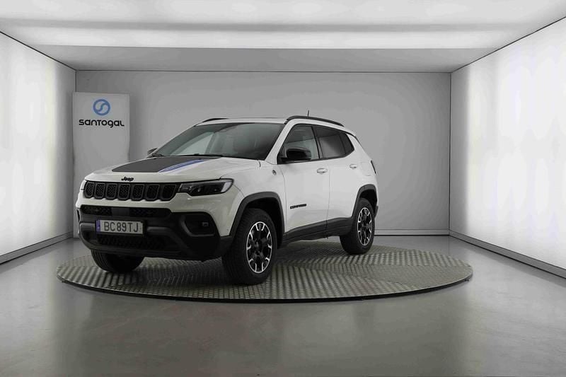 Branco Usado 2023 Jeep Compass Trailhawk SUV | € 33.990 (Caro) - Imagem 1/4