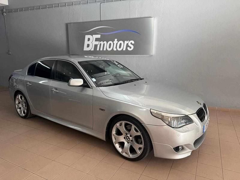 Cinzento Usado 2005 BMW 525 Sedan | € 8.900 (Caro) - Imagem 1/4