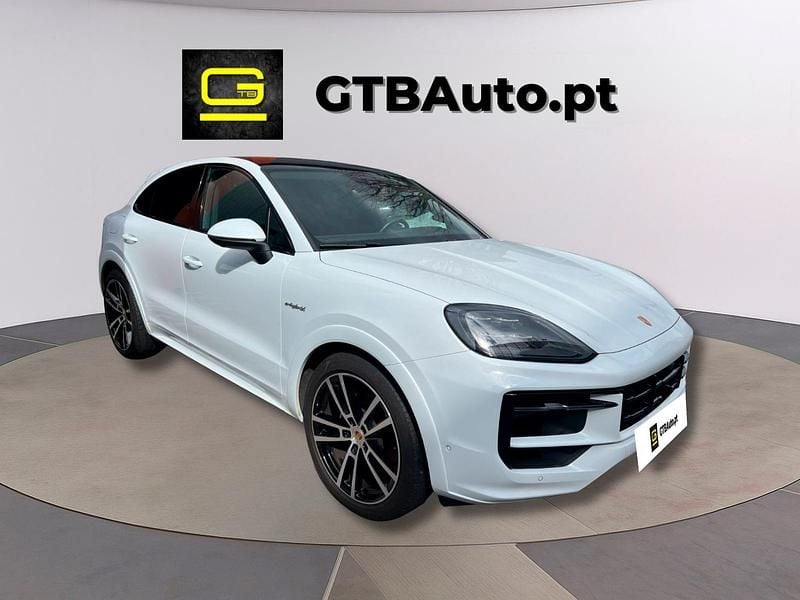 Branco Usado 2023 Porsche Cayenne SUV | € 115.900 - Imagem 1/4