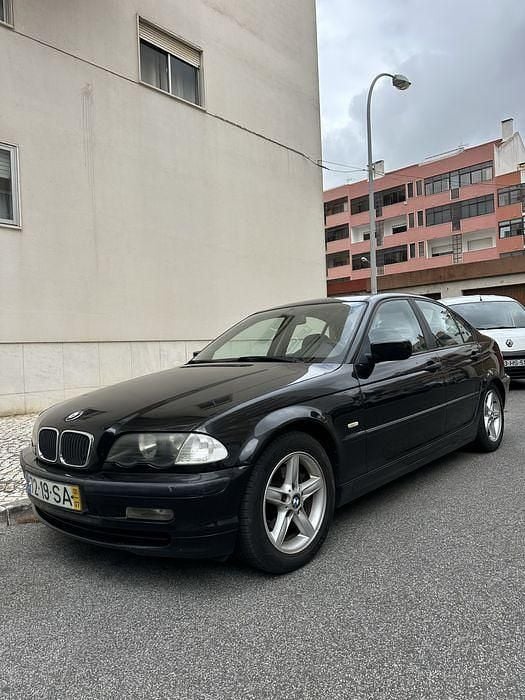 Usado 2001 BMW 320 Sedan | € 3.000 (Bom preço) - Imagem 1/4