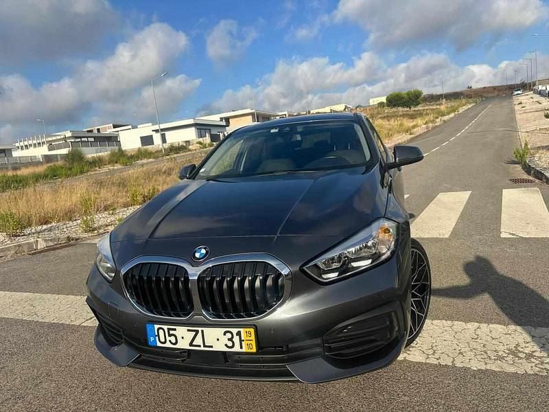 Cinzento Usado 2019 BMW 116 Citadino | € 18.500 (Bom preço) - Imagem 1/4