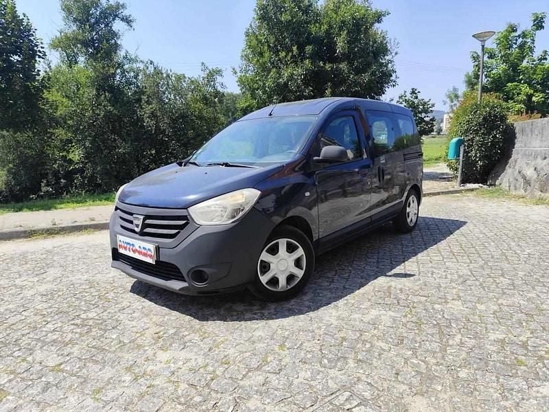 Usado Dacia Dokker 102 HP (75 kW) 2014 Azul Monovolume