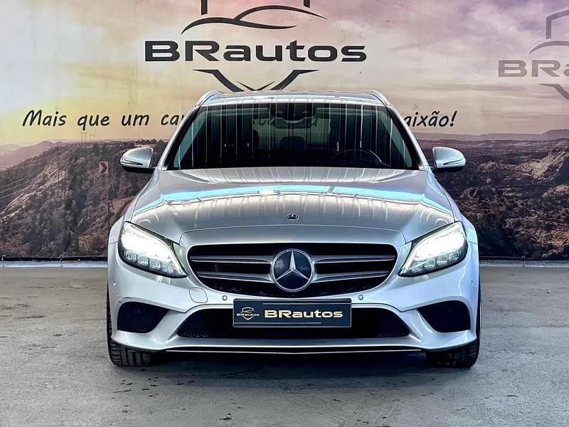 Usado Mercedes C300 Avantgarde 245 HP (180 kW) 2019 Cinza prata Carrinha