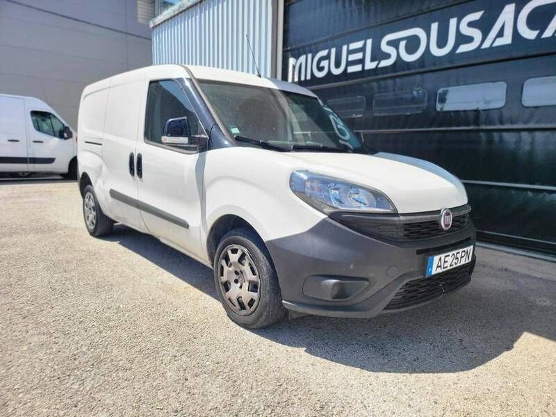 Branco Usado 2020 Fiat Doblò Monovolume | € 12.500 (Preço justo) - Imagem 1/4