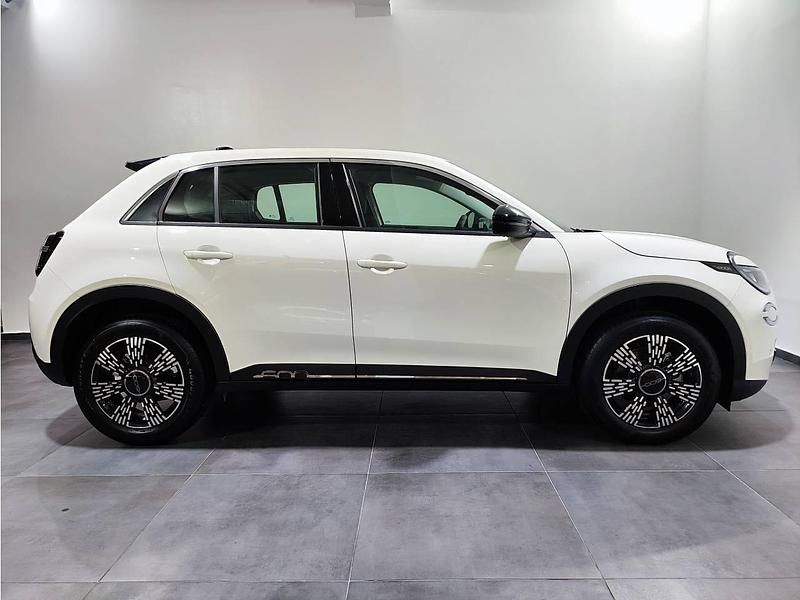 Novo Fiat 600 Icon 145 HP (106 kW) 2025 Branco SUV