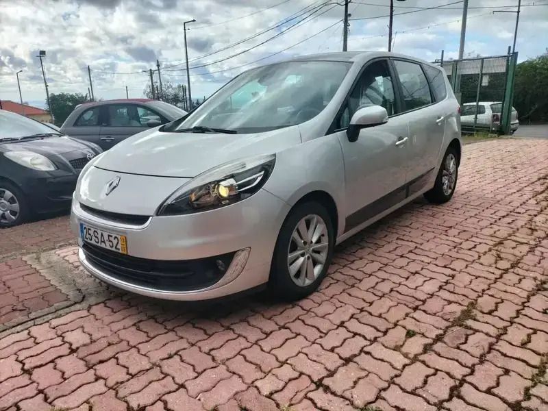 Cinzento Usado 2013 Renault Mégane III Monovolume | € 11.450 (Caro) - Imagem 1/4