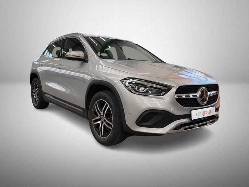 Cinza Usado 2022 Mercedes GLA180 Progressive SUV | € 39.490 - Imagem 1/4