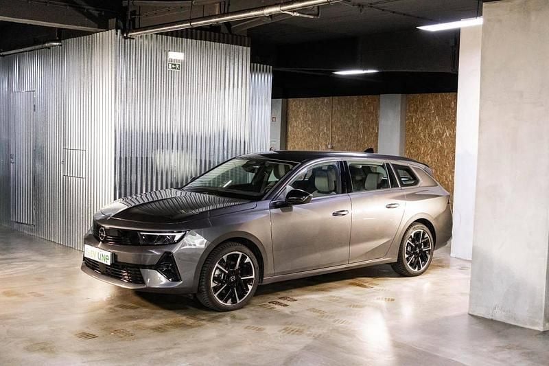 Cinzento Usado 2024 Opel Astra Sport Carrinha | € 26.990 (Bom preço) - Imagem 1/4