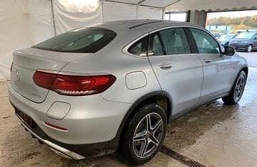 Azul Usado 2021 Mercedes GLC300 AMG line Coupé | € 47.990 - Imagem 1/4