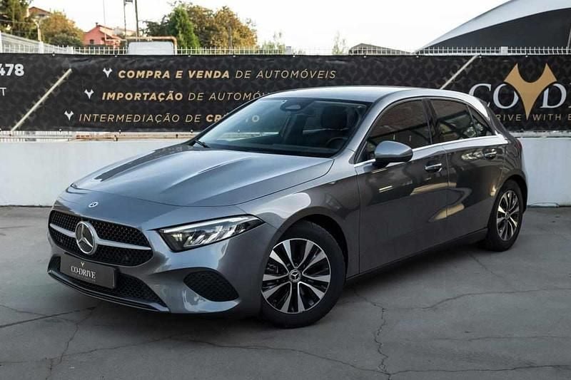 Cinzento Usado 2024 Mercedes A200 | € 29.900 (Super Preço) - Imagem 1/4