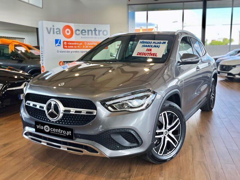 Cinza Usado 2022 Mercedes GLA250 Business SUV | € 38.900 - Imagem 1/4