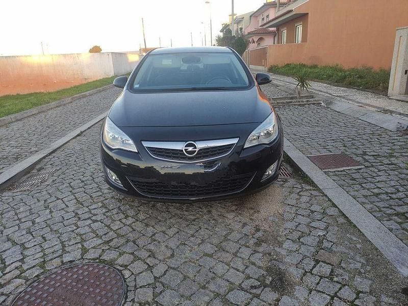 Usado 2010 Opel Astra Cosmo Sedan | € 7.500 (Preço justo) - Imagem 1/4