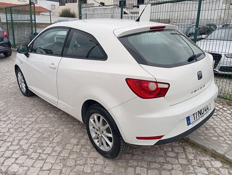 Usado Seat Ibiza Reference 70 HP (51 kW) 2013 Branco