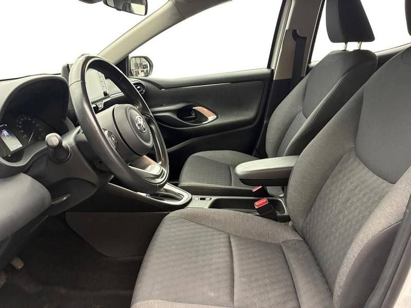 Usado Toyota Yaris Hybrid 116 HP (85 kW) 2021 Branco