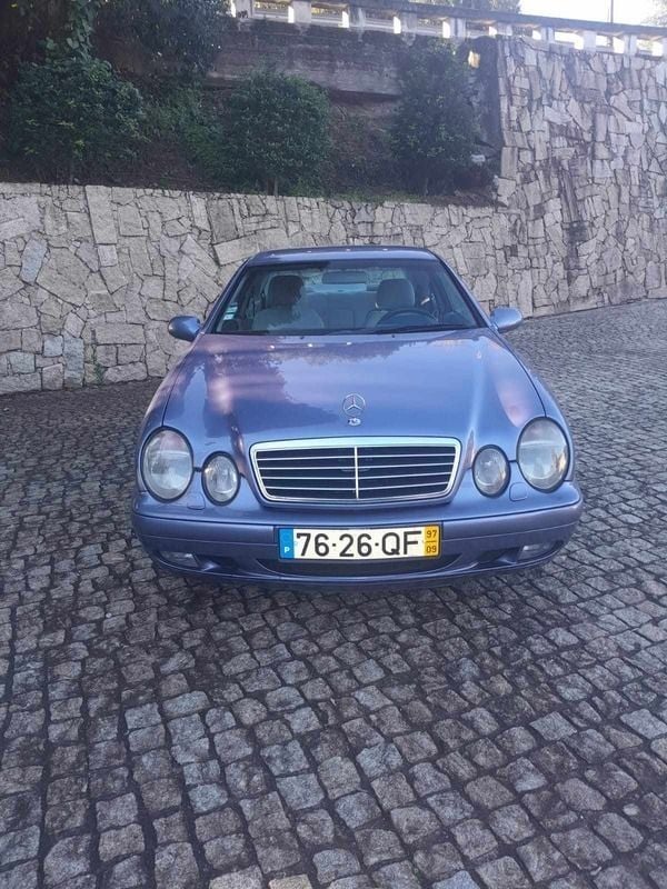Usado Mercedes CLK230 Avantgarde 193 HP (141 kW) 1997 Azul Coupé