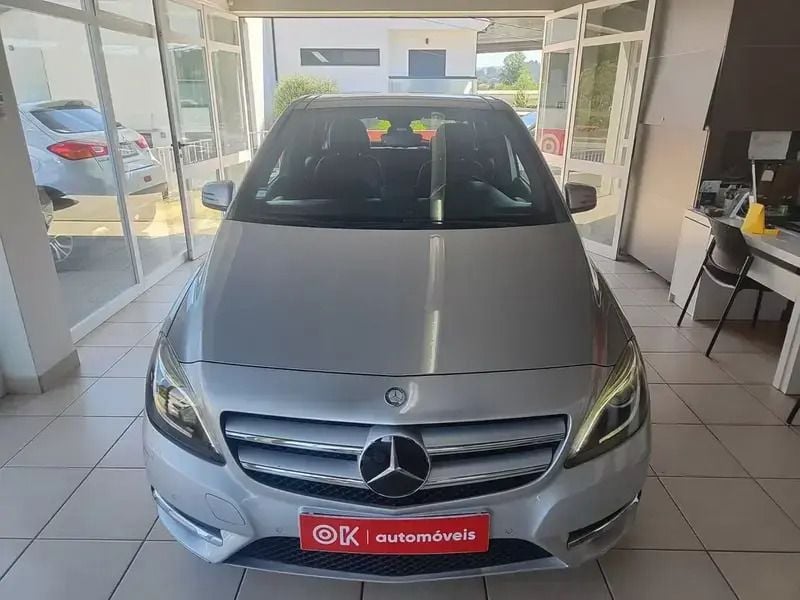Usado Mercedes B180 109 HP (80 kW) 2012 Cinzento Monovolume