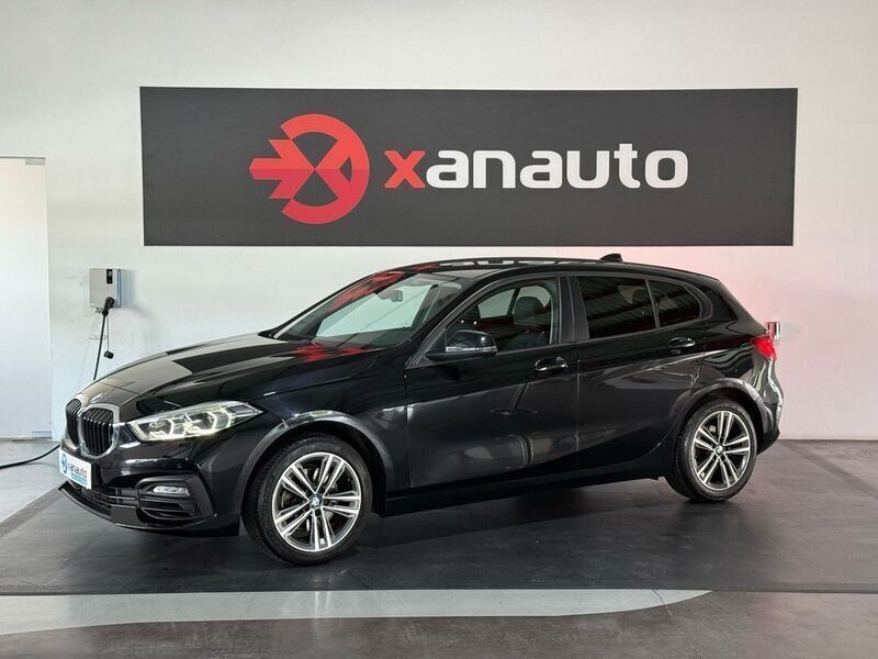 Preto Usado 2022 BMW 116 Luxury Line Citadino | € 22.990 - Imagem 1/4