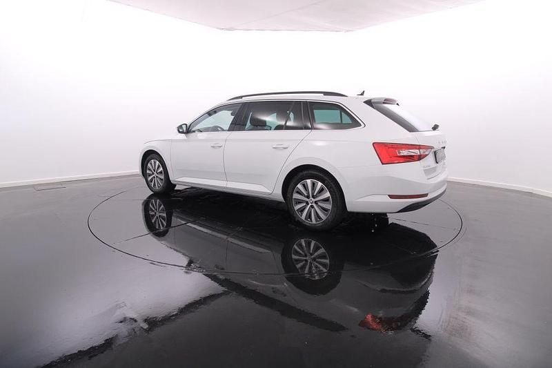 Usado Skoda Superb 150 HP (110 kW) 2023 Branco