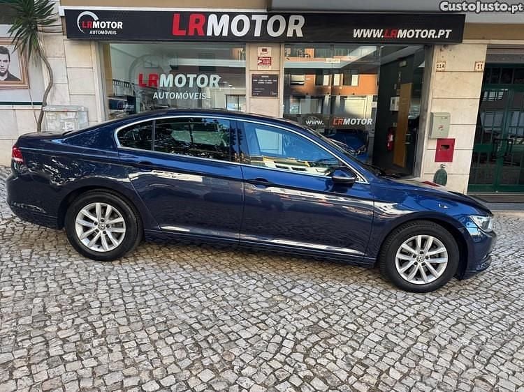Usado VW Passat Highline 120 HP (88 kW) 2017 Azul Sedan