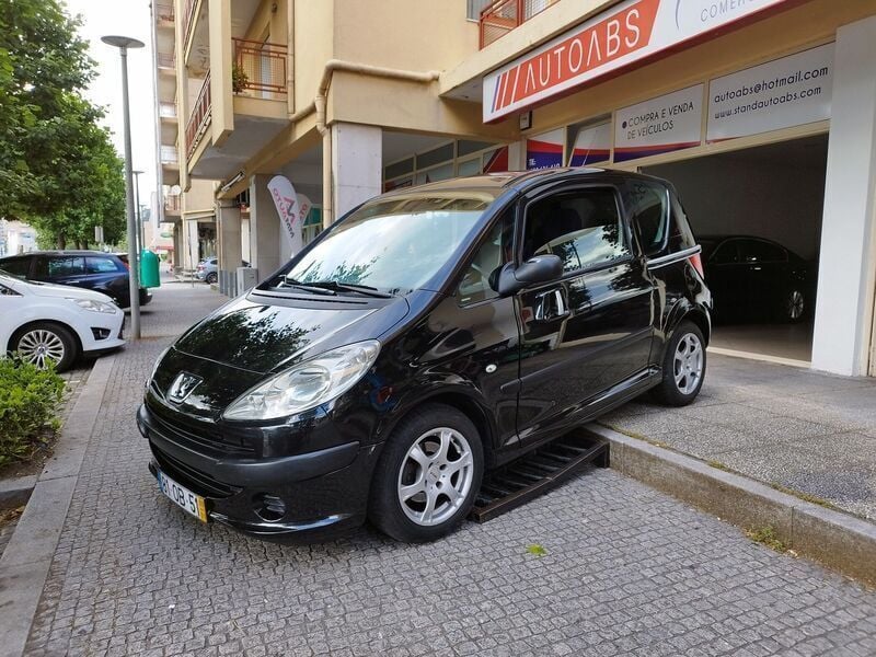 Preto Usado 2009 Peugeot 1007 Citadino | € 4.300 - Imagem 1/4