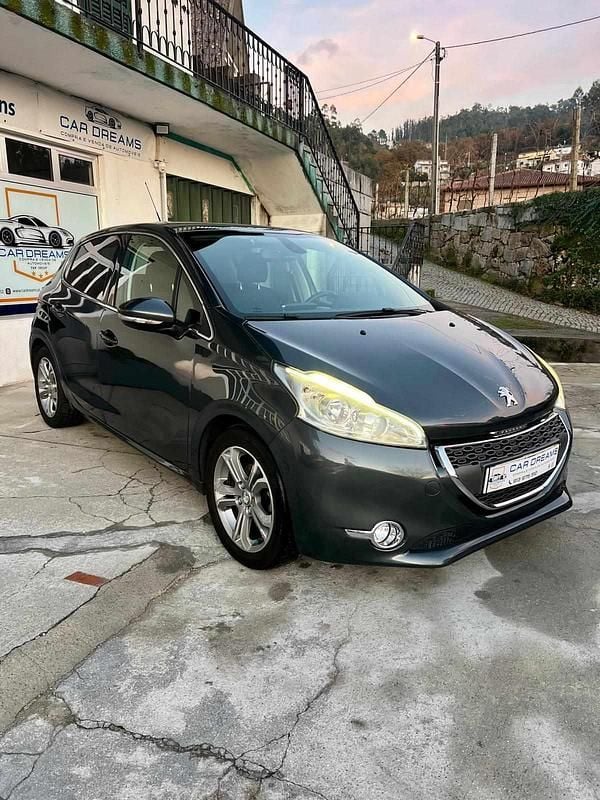 Cinzento Usado 2013 Peugeot 208 Citadino | € 6.000 (Super Preço) - Imagem 1/4