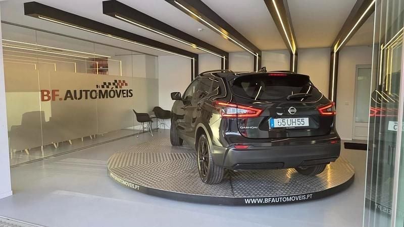 Usado Nissan Qashqai Premium Edition 110 HP (80 kW) 2018 Preto SUV