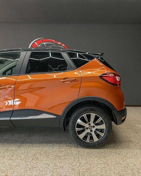 Usado Renault Captur LIMITED 90 HP (66 kW) 2017 Outra SUV