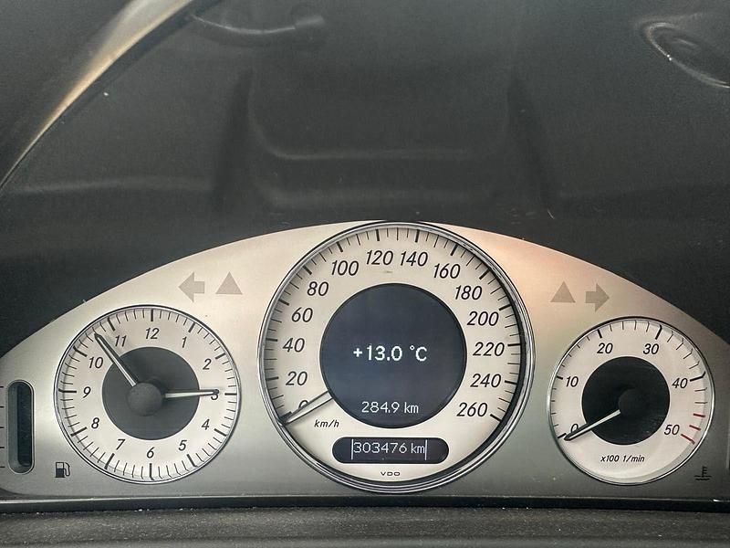 Usado Mercedes CLK270 Elegance 170 HP (125 kW) 2004 Cinza Coupé