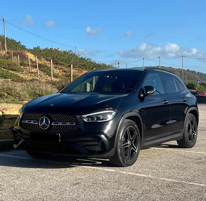 Preto Usado 2021 Mercedes GLA220 SUV | € 42.500 - Imagem 1/4
