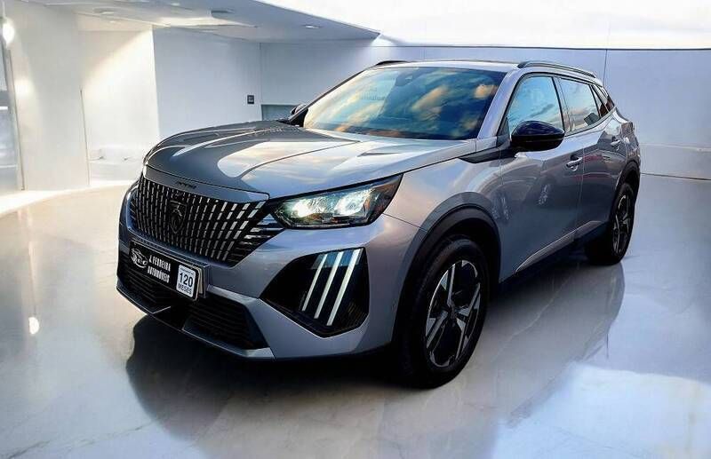 Cinza Usado 2023 Peugeot 2008 Allure SUV | € 21.900 (Preço justo) - Imagem 1/4