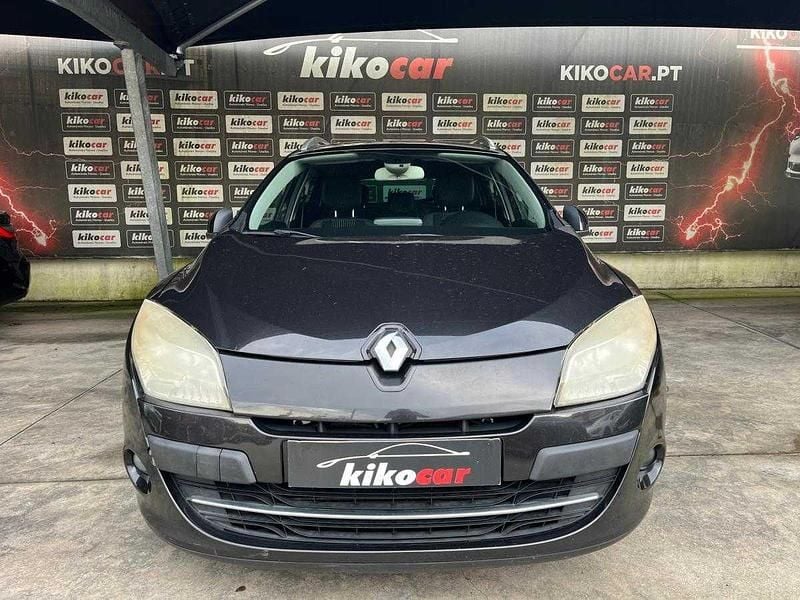 Usado Renault Mégane III Komfort 110 HP (80 kW) 2010 Preto Carrinha