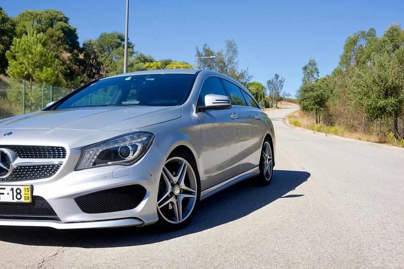 Cinzento Usado 2015 Mercedes CLA200 Carrinha | € 23.750 (Caro) - Imagem 1/4