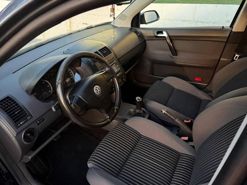 Usado VW Polo 80 HP (58 kW) 2007 Cinzento Citadino