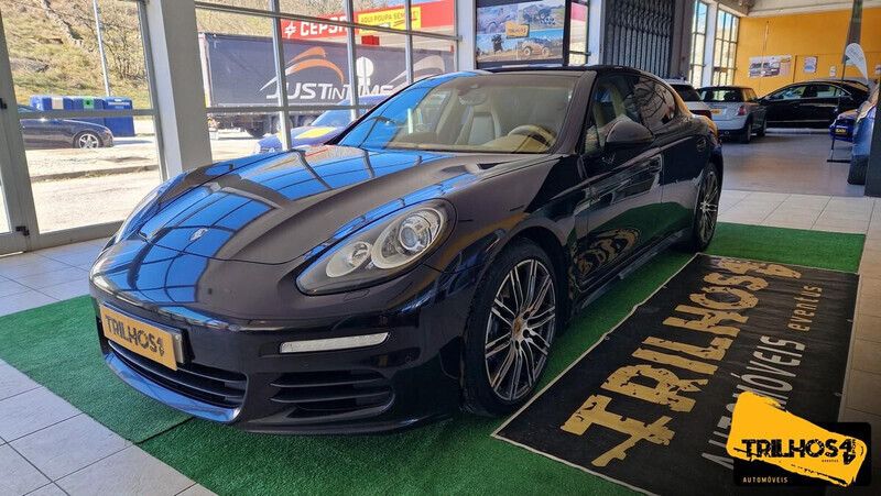 Preto Usado 2015 Porsche Panamera Sedan | € 58.480 - Imagem 1/4