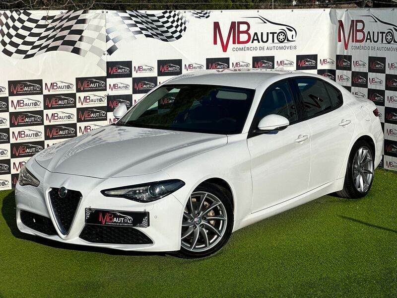 Branco Usado 2017 Alfa Romeo Giulia Super Sedan | € 24.900 (Preço justo) - Imagem 1/4