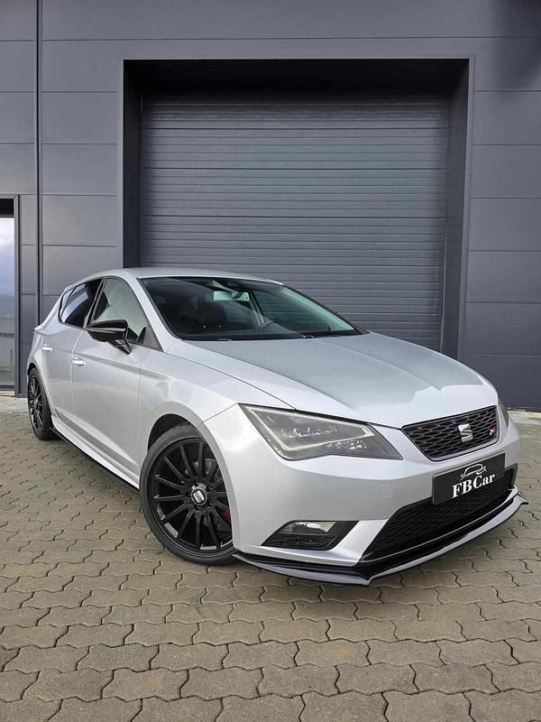 Usado Seat Leon Ecomotive 110 HP (80 kW) 2014 Cinzento