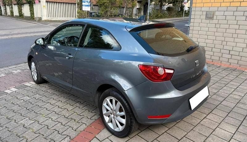Usado Seat Ibiza 75 HP (55 kW) 2012 Cinzento
