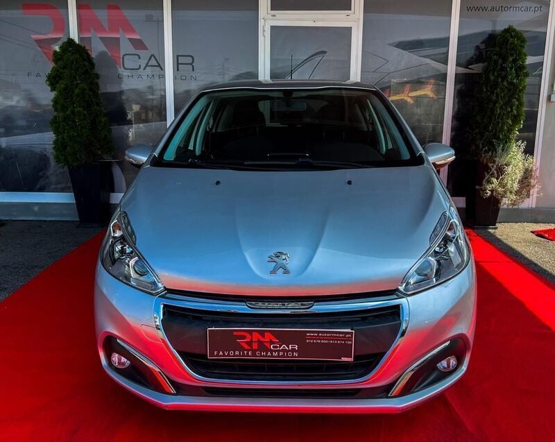 Cinza Usado 2018 Peugeot 208 Allure Citadino | € 13.250 (Preço elevado) - Imagem 1/4
