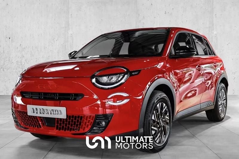 Usado Fiat 600 Red 114 kW (156 HP) 2025 Vermelho SUV