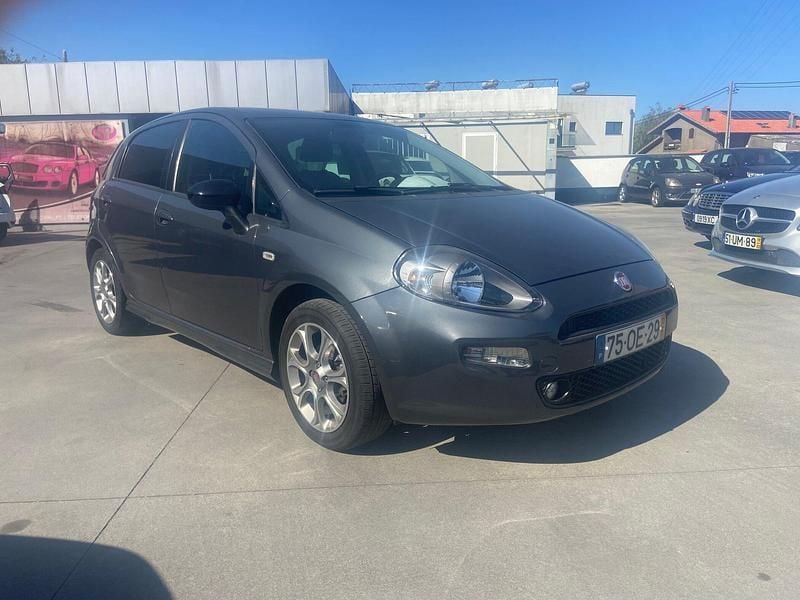 Cinza Usado 2013 Fiat Punto Lounge Citadino | € 6.500 (Preço justo) - Imagem 1/4