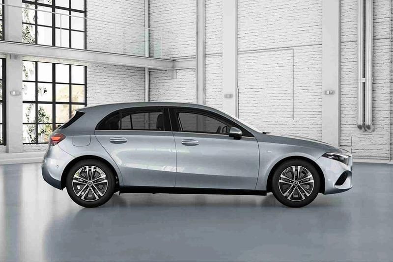 Prateado Novo 2025 Mercedes A250 Citadino | € 48.975 (Preço justo) - Imagem 1/4