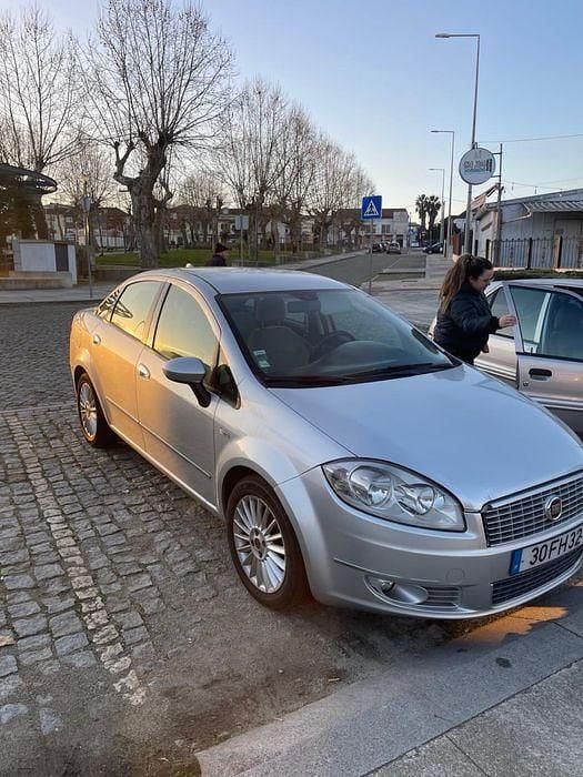 Usado 2008 Fiat Linea Sedan | € 2.990 - Imagem 1/4