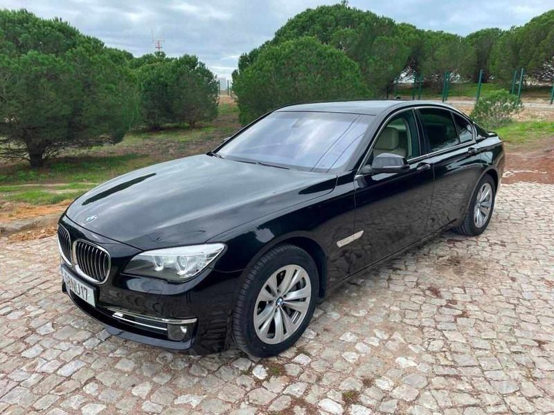 Preto Usado 2013 BMW 730 Sedan | € 27.500 - Imagem 1/4
