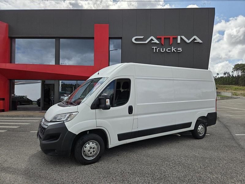 Branco Usado 2021 Citroën Jumper Monovolume | € 17.850 - Imagem 1/4