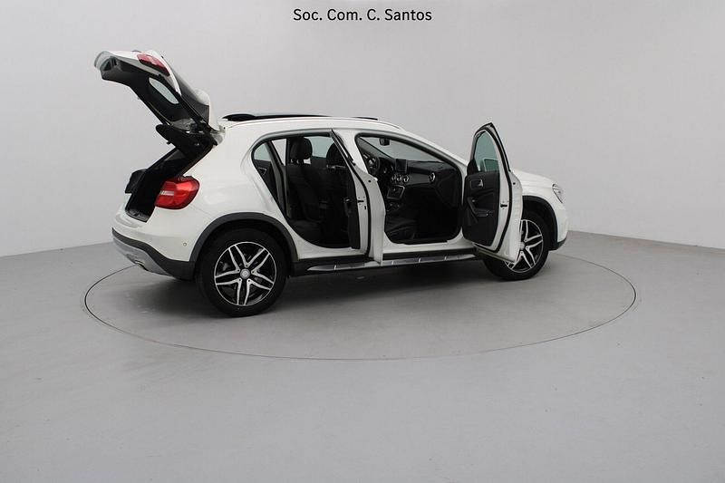 Usado Mercedes GLA180 Urban 116 HP (85 kW) 2016 Branco SUV