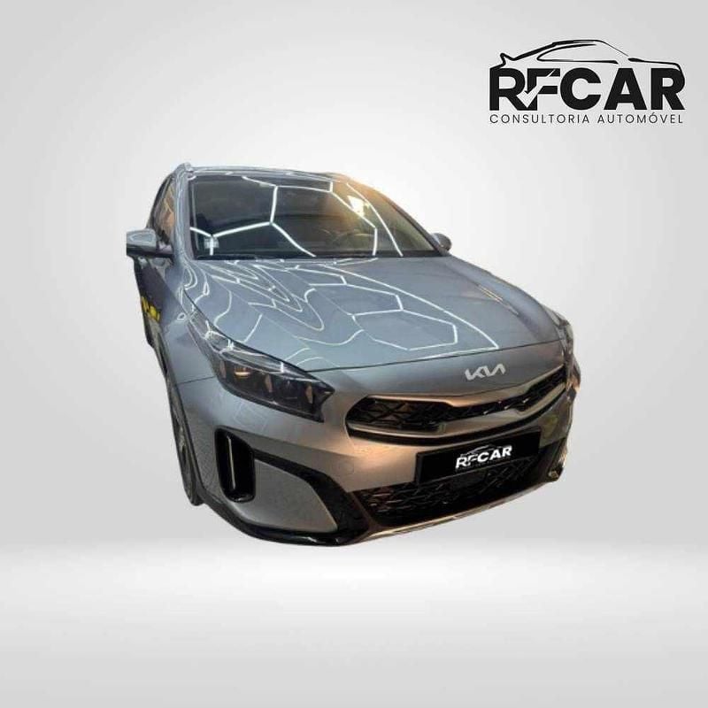 Cinzento Usado 2022 Kia Ceed Citadino | € 21.500 (Preço elevado) - Imagem 1/4