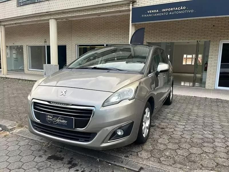 Dourado Usado 2015 Peugeot 5008 Style Monovolume | € 7.900 (Preço justo) - Imagem 1/4